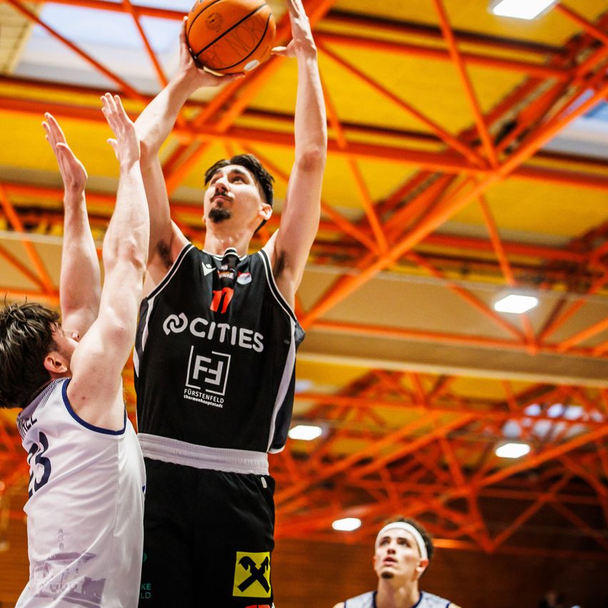 Bild enthält, Basketball, Person, Playing Basketball, Sport, Ball, Basketball (Ball), Face, Head, Basketball Game