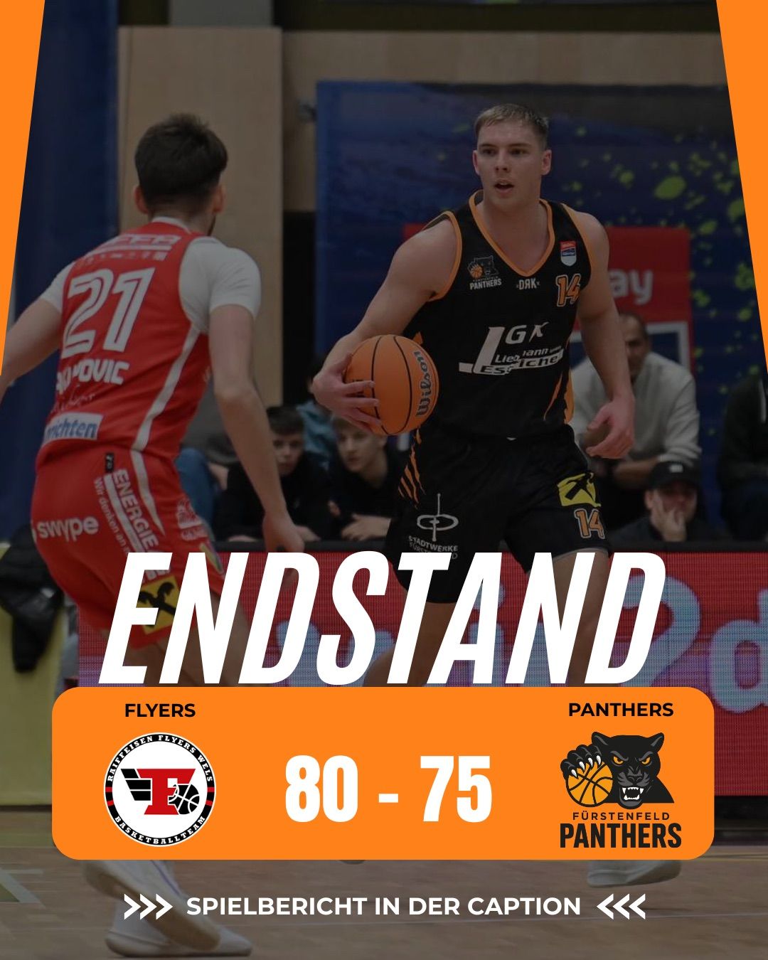 Basketballspiel zwischen Flyers und Panthers, Flyers haben 80, Panthers 75 Punkte erzielt. Spieler im schwarzen Trikot hält den Ball.