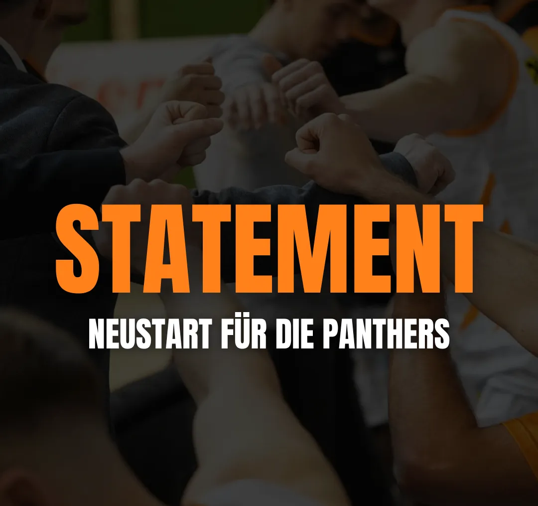 Eine Gruppe von Menschen in Sportuniformen hält Hände mit dem Text 'Statement Neustart fur die Panthers'.