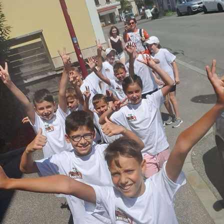 Bild enthält, People, Person, T-Shirt, City, Street, Urban, Photography, Portrait, Neighborhood, Sunglasses