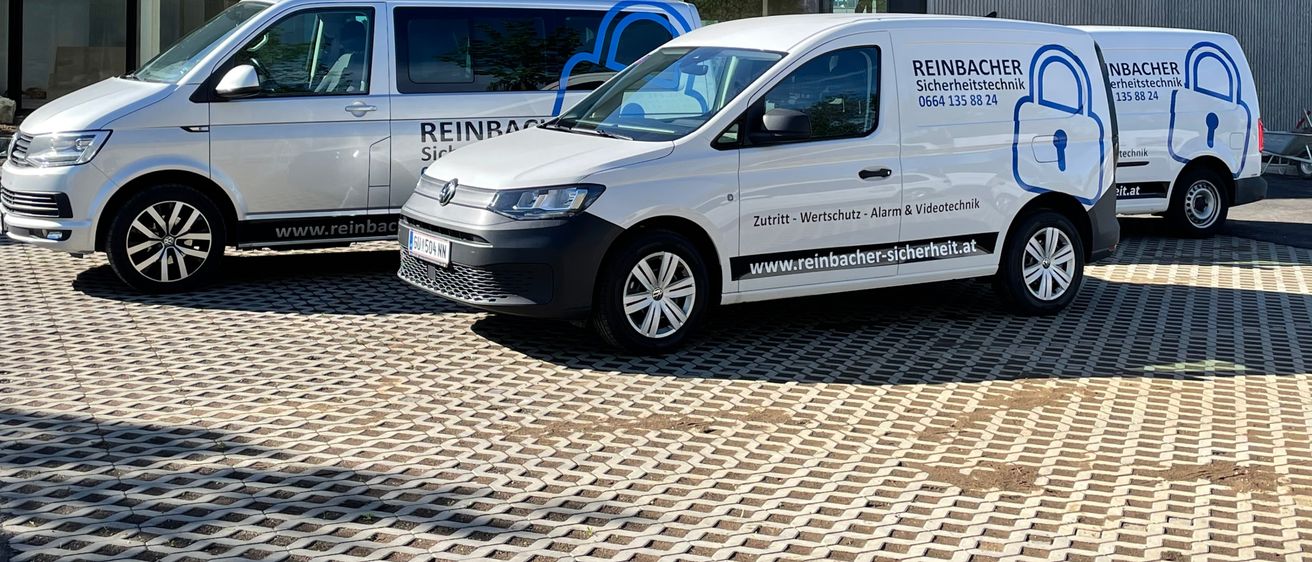 Bild enthält, Car, Transportation, Vehicle, Machine, Wheel, Person, Moving Van, Van