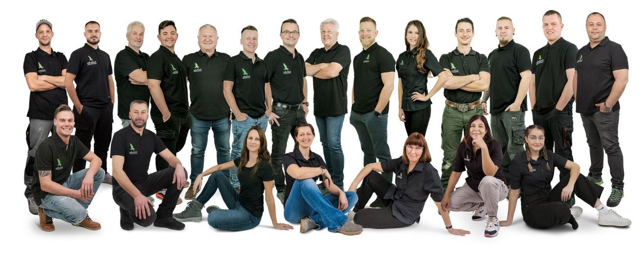 Bild enthält, People, Person, Groupshot, Pants, Adult, Female, Woman, Team, Male, Man