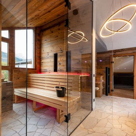 Bild enthält, Indoors, Interior Design, Wood, Architecture, Building, Sauna