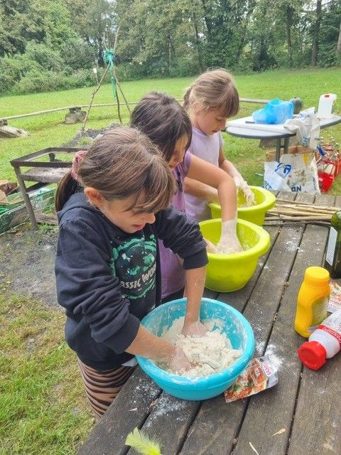 Bild enthält, Child, Female, Girl, Person, Cooking, Outdoors, Face, Head