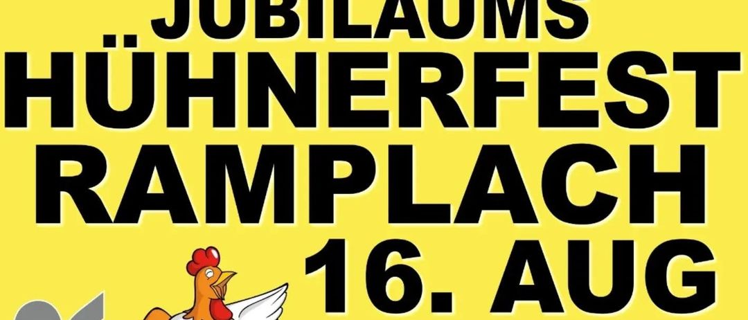 Ein gelbes Plakat bewirbt eine hühnerthematische Veranstaltung am 16. August. Es zeigt einen Hahn, eine musikalische Aufführung von Franz & Franz und eine Hühnertheatershow. Die Veranstaltung beginnt um 10 Uhr und umfasst verschiedene Aktivitäten.