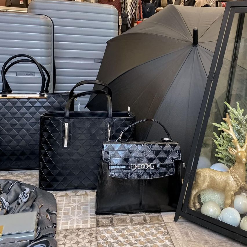 Bild enthält, Accessories, Bag, Handbag, Purse, Indoors