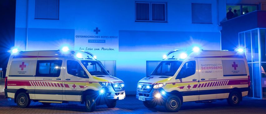 Bild enthält, Moving Van, Transportation, Van, Vehicle, Person, Ambulance