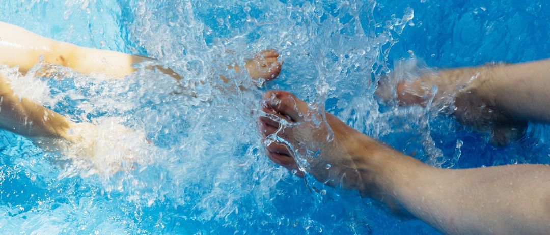 Bild enthält, Person, Swimming, Water, Water Sports, Summer, Pool, Swimming Pool, Outdoors, Nature, Face