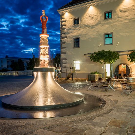 Bild enthält, Flagstone, Path, Walkway, Floor, Building, City, Fountain, Water, Road, Flooring