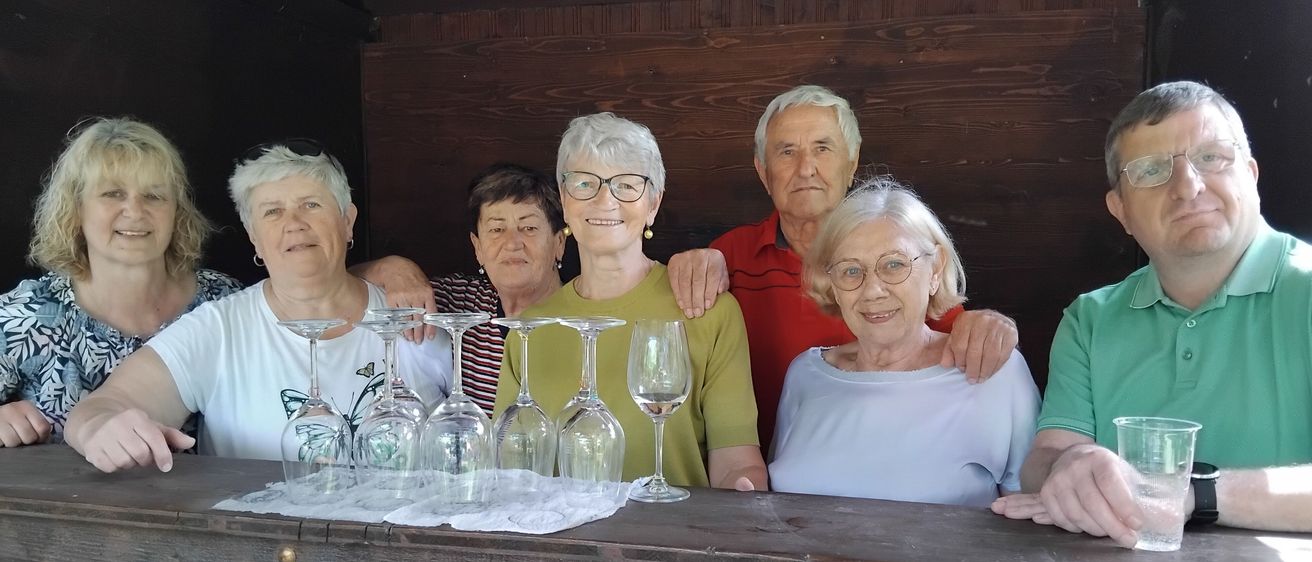 Bild enthält, Adult, Female, Person, Woman, People, Glasses, Glass, Child, Girl, Man