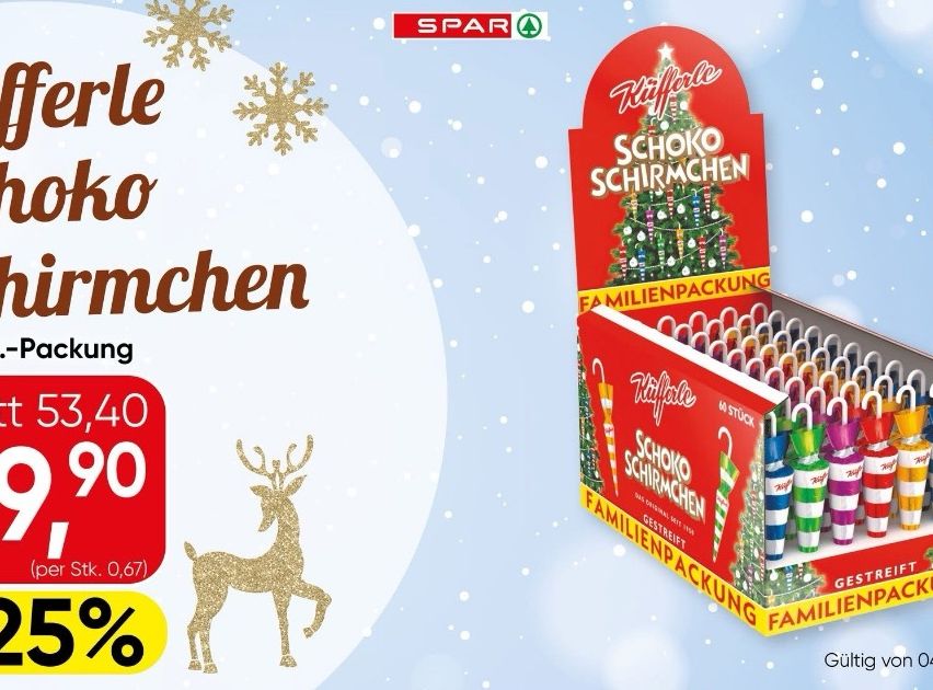 Ein Plakat bewirbt einen Verkauf von Schokoladen-Weihnachtsbaumdekorationen. Eine Familienpackung ist abgebildet, ursprünglich zum Preis von 3,40 Euro, jetzt reduziert auf 0,67 Euro pro Stück, mit einem Rabatt von 5%.