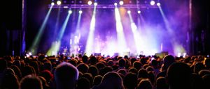Bild enthält, Concert, Crowd, Person, Lighting, Urban, Stage, Rock Concert