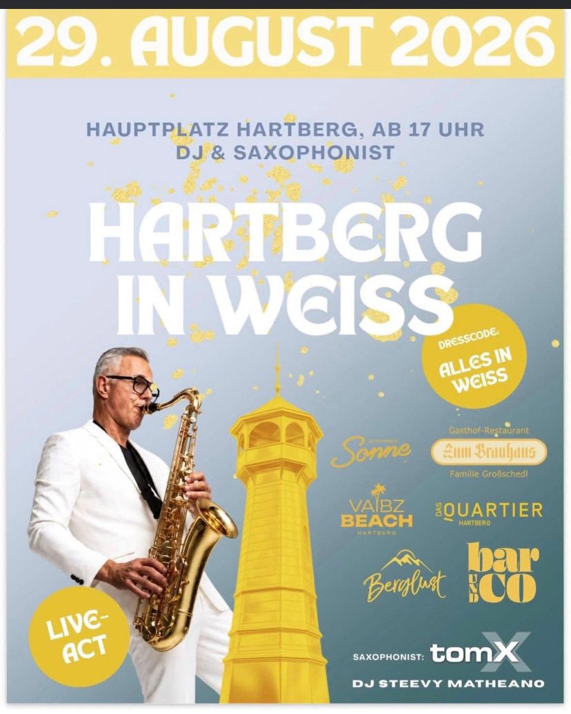 Ein Plakat für die Hartberg in Weiss Veranstaltung mit einem Mann, der Saxophon vor einem gelben Turm spielt. Die Veranstaltung findet am Hauptplatz Hartberg um 17:00 statt. Das Plakat enthält Logos verschiedener Sponsoren.
