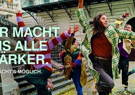 Bild enthält, People, Person, Adult, Female, Woman, Dancing, Child, Girl, Costume, City