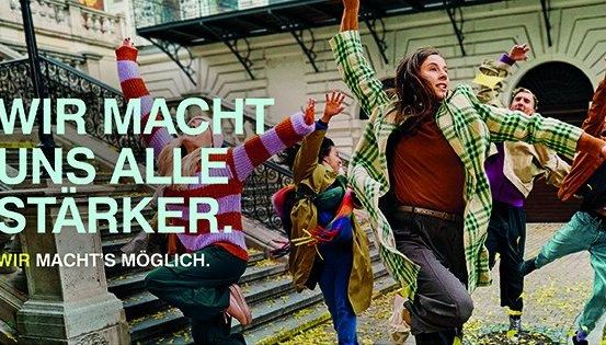 Bild enthält, People, Person, Adult, Female, Woman, Dancing, Child, Girl, Costume, City