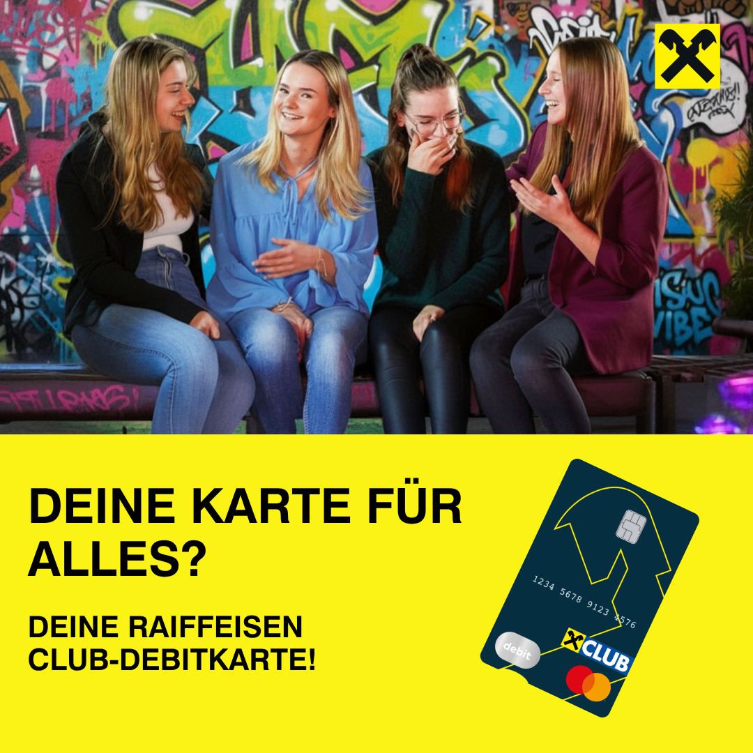 Vier Frauen sitzen zusammen auf einer Bank vor einer farbenfrohen Graffitiwand und lächeln. Unten wird eine Bankkarte mit der Aufschrift 'Deine Karte für alles?' und 'Deine Raiffeisen Club-Debitkarte!' angezeigt.