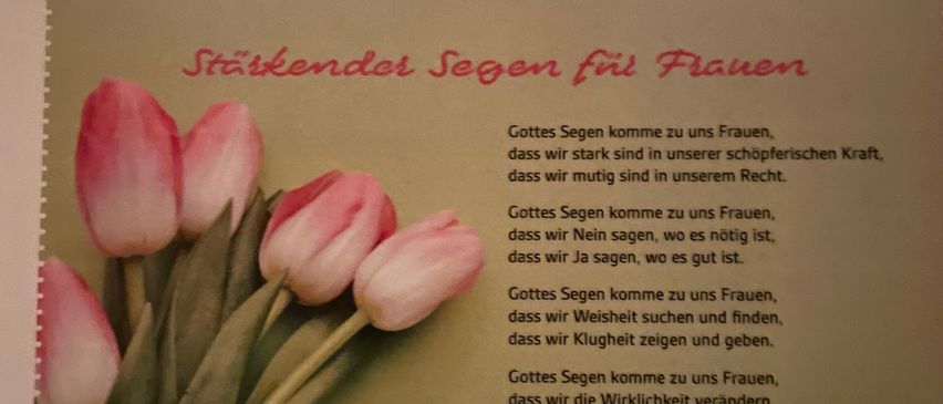 Bild enthält, Flower, Petal, Flower Arrangement, Flower Bouquet, Tulip, Advertisement, Text, Business Card, Poster