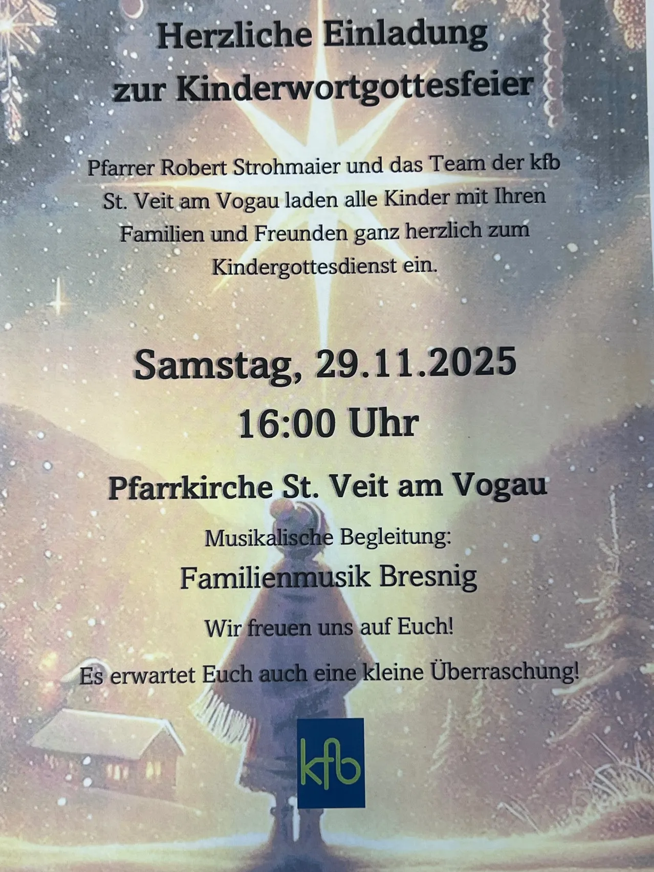 Plakat für einen Kinderweihnachtsgottesdienst am Samstag, 29. November 2025, um 16:00 Uhr. Er wird von Pfarrer Robert Strohmaier in der Pfarrkirche St. Veit am Vogau veranstaltet. Musikalische Begleitung durch Familienmusik Bresnig. Es erwartet euch auch eine kleine Überraschung.