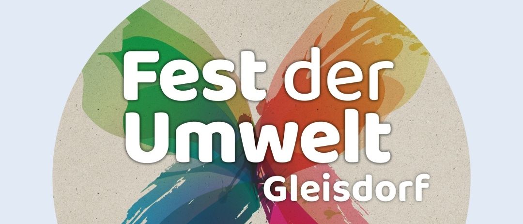 Ein Plakat für das Umweltfestival in Gleisdorf, organisiert von Sonnenstrom GmbH, zeigt ein Schmetterlingsdesign mit dem Text 'Fest der Umwelt'. Die Veranstaltung ist für den 7. September 2025 im FORUM KLOSTER Park geplant und läuft von 10 bis 17 Uhr.