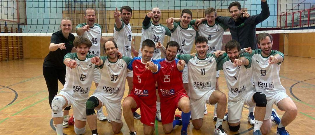 Bild enthält, People, Person, Adult, Male, Man, Boy, Child, Floor, Shoe, Volleyball Game