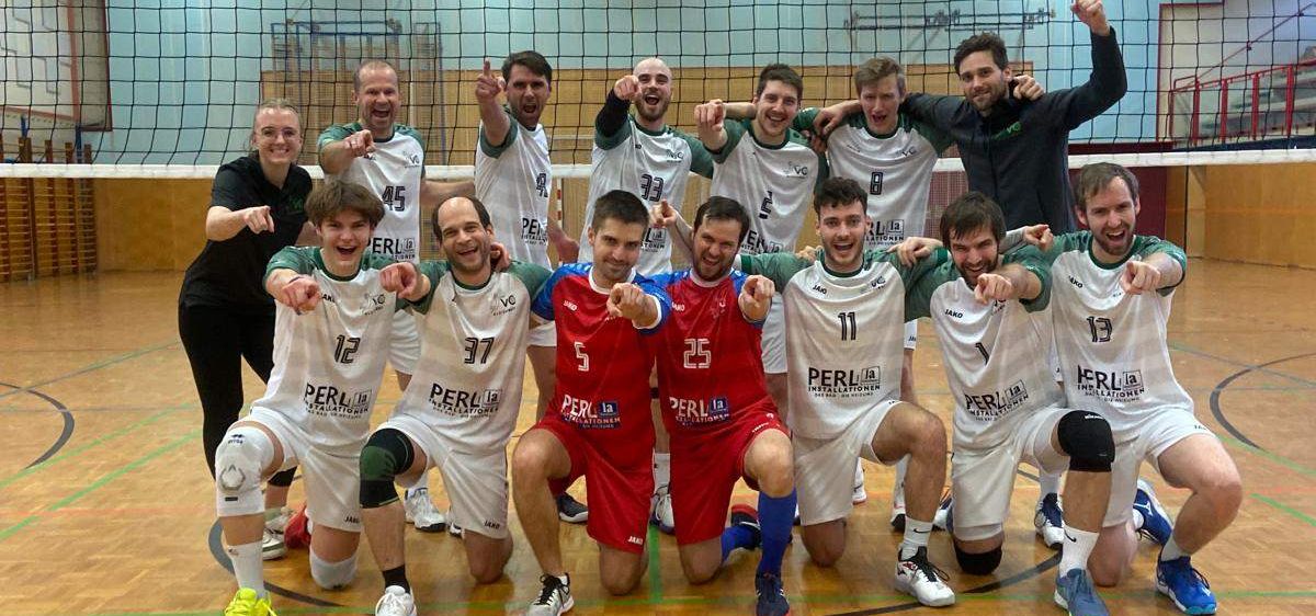 Bild enthält, People, Person, Adult, Male, Man, Boy, Child, Floor, Shoe, Volleyball Game