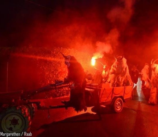 Bild enthält, Person, Machine, Wheel, Fire, Nature, Outdoors
