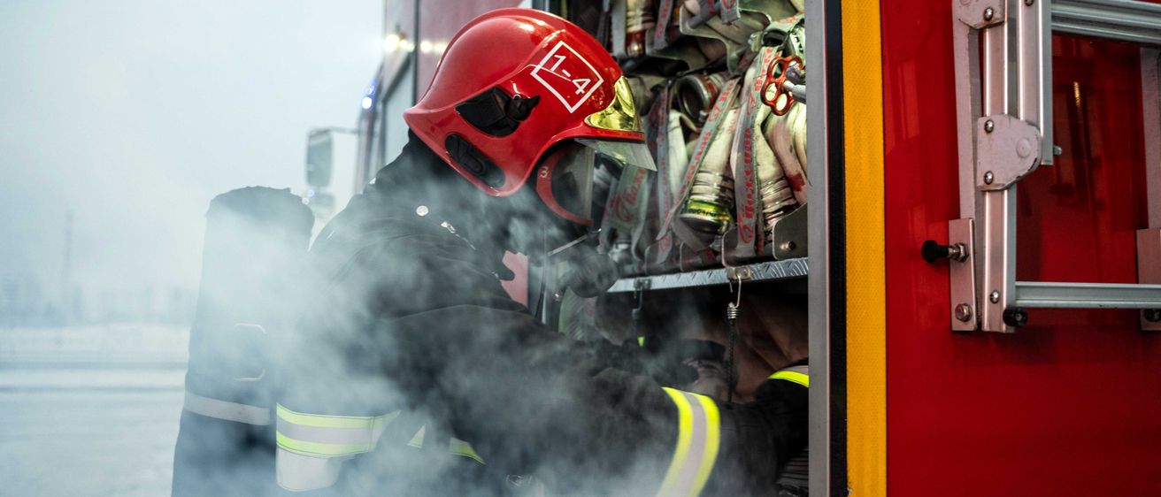 Bild enthält, Helmet, Adult, Male, Man, Person, Fireman