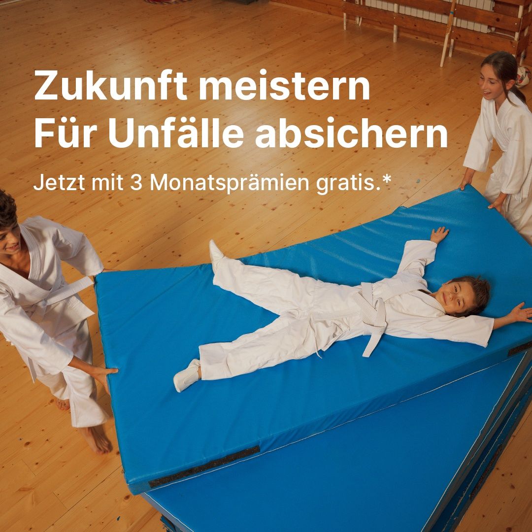 Bild enthält, Wood, Floor, Flooring, Patient, Person, Hardwood, Martial Arts, Face, Karate, Judo