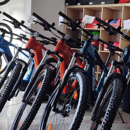 Bild enthält, Machine, Wheel, Bicycle, Mountain Bike, Transportation, Vehicle