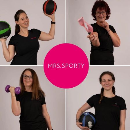 Bild enthält, T-Shirt, Person, Photography, Portrait, Adult, Female, Woman, Volleyball (Ball), Glasses, Shirt