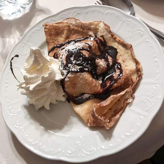 Bild enthält, Bread, Food, Pancake, Crepe, Plate, Meat, Pork