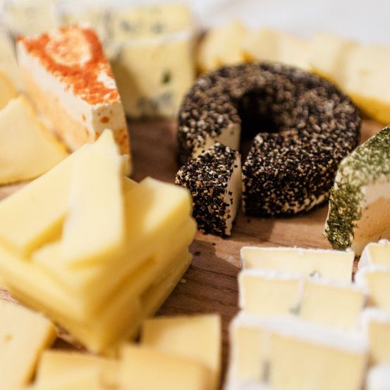 Bild enthält, Food, Cheese, Bread