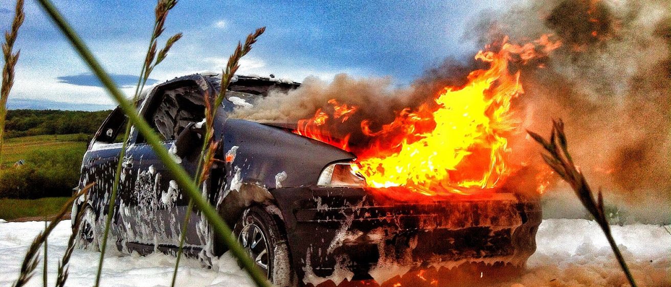 Bild enthält, Alloy Wheel, Car, Car Wheel, Machine, Spoke, Tire, Transportation, Vehicle, Wheel, Fire