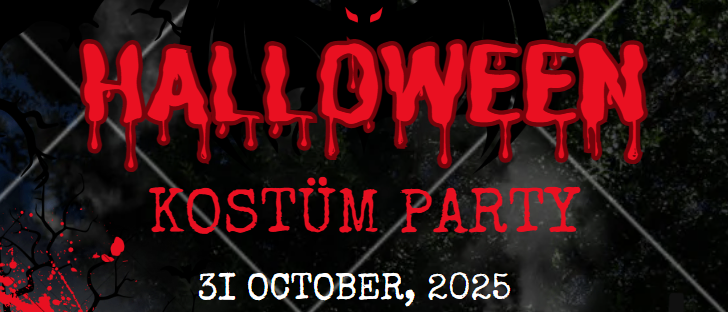 Plakat für Halloween-Kostümparty im Mateo Café/Bar am 31. Oktober 2025. Die besten Kostüme gewinnen tolle Preise. Spezielle Getränke erhältlich. Kostümwettbewerb von 16:00 bis 22:00 Uhr.