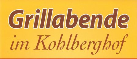 Ein Plakat für ein Grillevent im Kohlberghof an bestimmten Freitagen im Juli und August, mit gegrilltem Fleisch und einem Salatbuffet.
