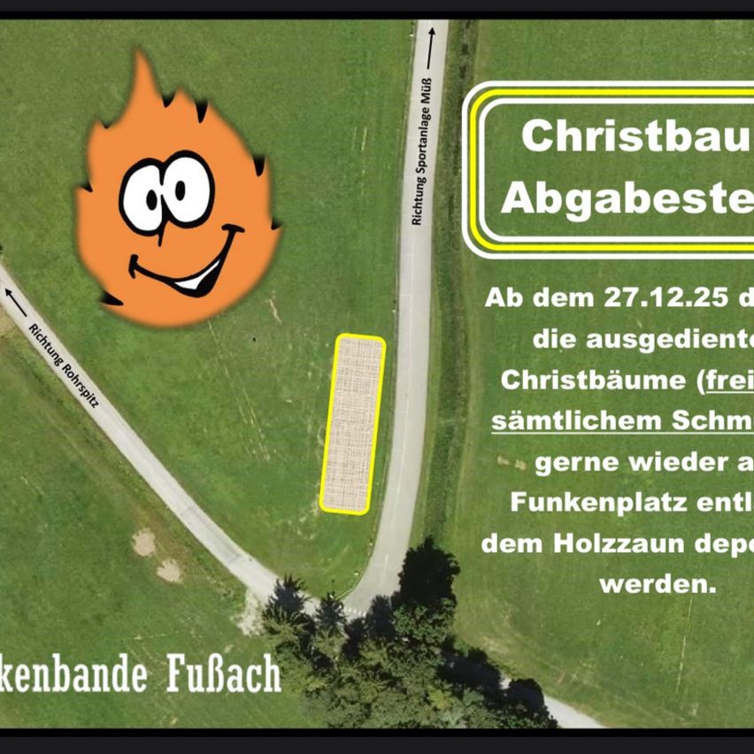 Ein Bild eines grünen Feldes mit einem gelben Schild, das 'Christbau Abgabeste' besagt. Ein Cartoon-Charakter ist links. Richtungsanzeigen zeigen auf einen Weg mit einem Holzschild. Bäume befinden sich rechts. Das Bild bezieht sich auf die Christbaumsammlung.