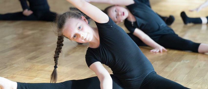 Bild enthält, Fitness, Pilates, Working Out, Adult, Female, Person, Woman, Face, Head, Dancing