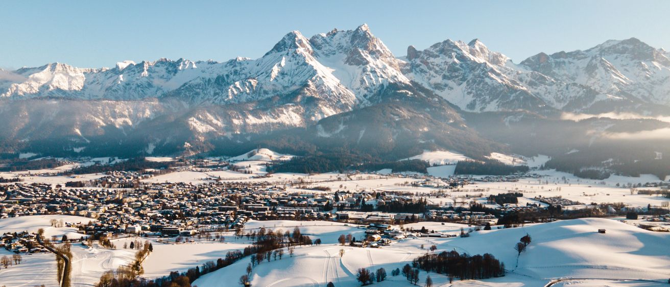 Bild enthält, Mountain, Mountain Range, Nature, Outdoors, Scenery, Peak, Landscape, Fir, Tree, Ice