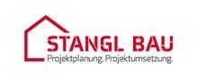 Das Logo von Stengl Bau, einem Unternehmen, das sich auf Projektplanung und -umsetzung spezialisiert hat, zeigt ein rotes Haussymbol und fetten Text.