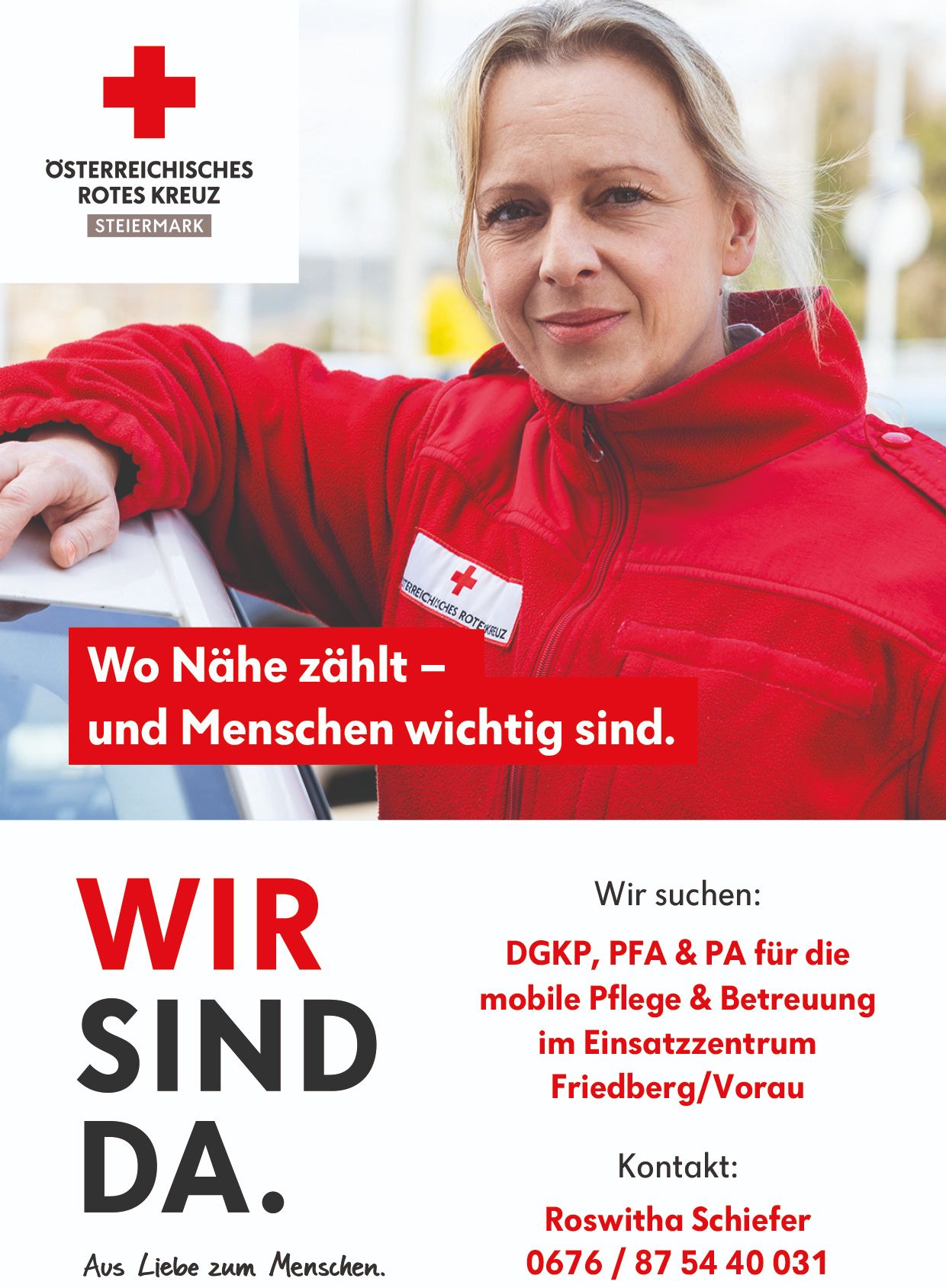Eine lächelnde Frau in einem roten Jacke mit einem roten Kreuz-Patch steht neben einem Fahrzeug, mit dem Text 'Wo Nähe zählt - und Menschen wichtig sind' im Vordergrund. Das Bild ist eine Werbung für das Rote Kreuz in der Steiermark.
