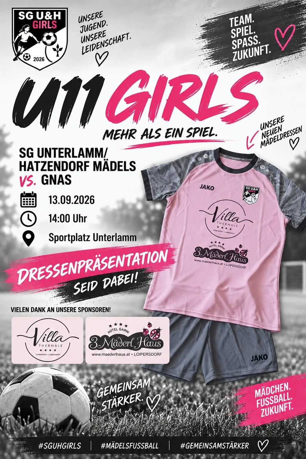 Plakat für das U11-Mädchen-Fußballspiel zwischen SG Unterlamm/Hatzendorf Madls und Gnas am 13.09.2026 um 14:00 Uhr. Zeigt ein rosa Trikot mit Villa Thermale Logo und Shorts. Sponsoren sind Villa Thermale und 3 Maderl Haus.