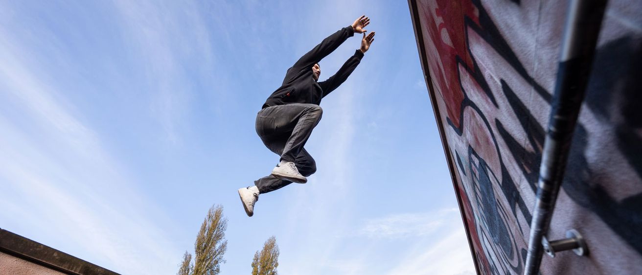 Jumping, Person, Adult, Male, Man, Machine, Screw