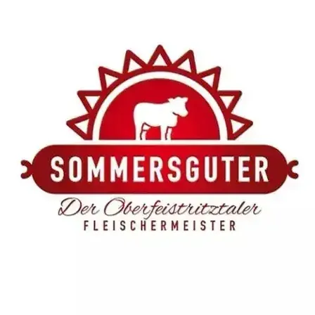 Das Logo von Sommersguter, einem Unternehmen, das für seine hochwertigen Fleischprodukte bekannt ist, zeigt eine Kuh in der Sonne mit Strahlen. Der Markenname ist in fetten, roten Buchstaben geschrieben.