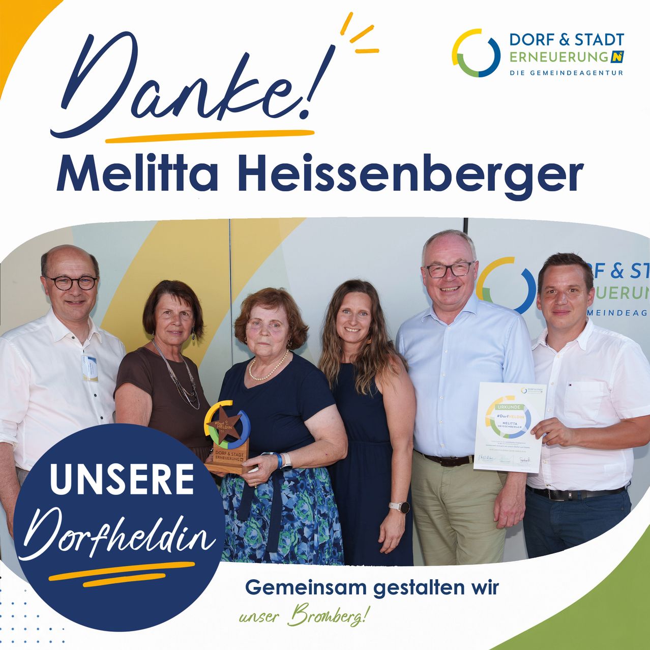 Eine Gruppe von Menschen posiert für ein Foto mit einer Frau, die eine Trophäe und ein Zertifikat in der Hand hält. Die Frau heißt Melitta Heissenberger. Das Bild hat einen blauen und gelben Hintergrund mit dem Text 'Danke! Melitta Heissenberger'. Die Gruppe lächelt und scheint eine Leistung zu feiern.