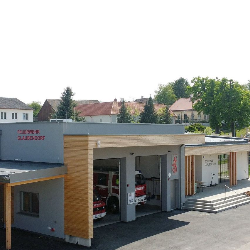 Bild enthält, Neighborhood, Fire Truck, Truck, Vehicle, Car, City