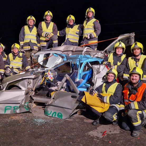 Bild enthält, People, Person, Helmet, Worker, Glove, Shoe, Adult, Male, Man, Glasses