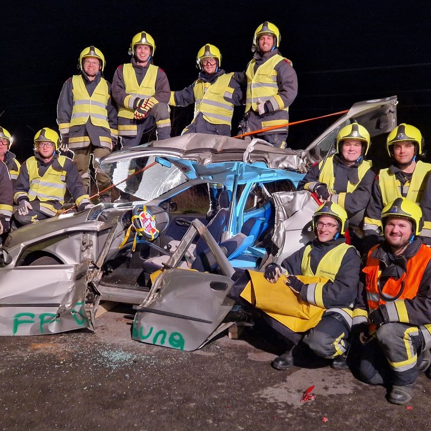 Bild enthält, People, Person, Helmet, Worker, Glove, Shoe, Adult, Male, Man, Glasses