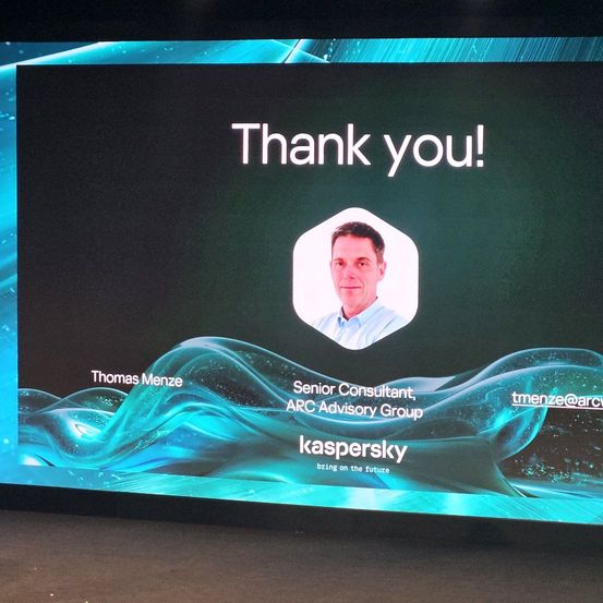 Eine Folie mit 'Danke!' und dem Bild von Thomas Menze als Senior Consultant der ARC Advisory Group. Die Folie enthält auch das Kaspersky-Logo.