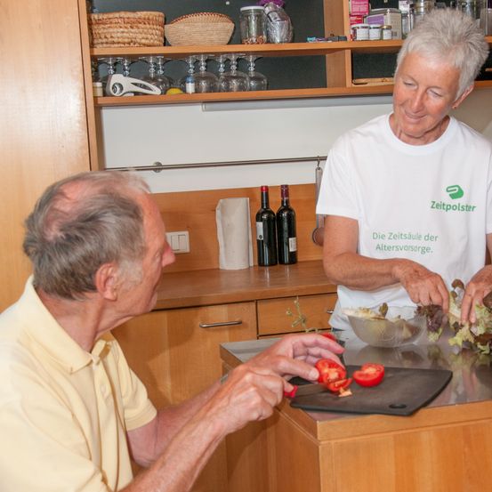Bild enthält, Adult, Male, Man, Person, Plywood, Wood, Shelf, Face, Head, Weapon