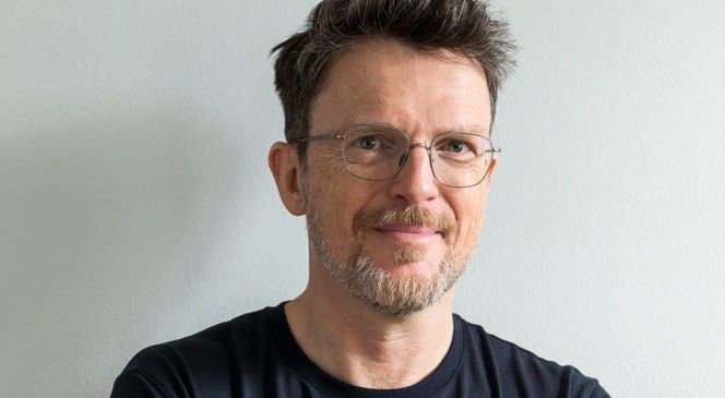 Bild enthält, Face, Head, Neck, Person, Photography, Portrait, Adult, Male, Man, Smile